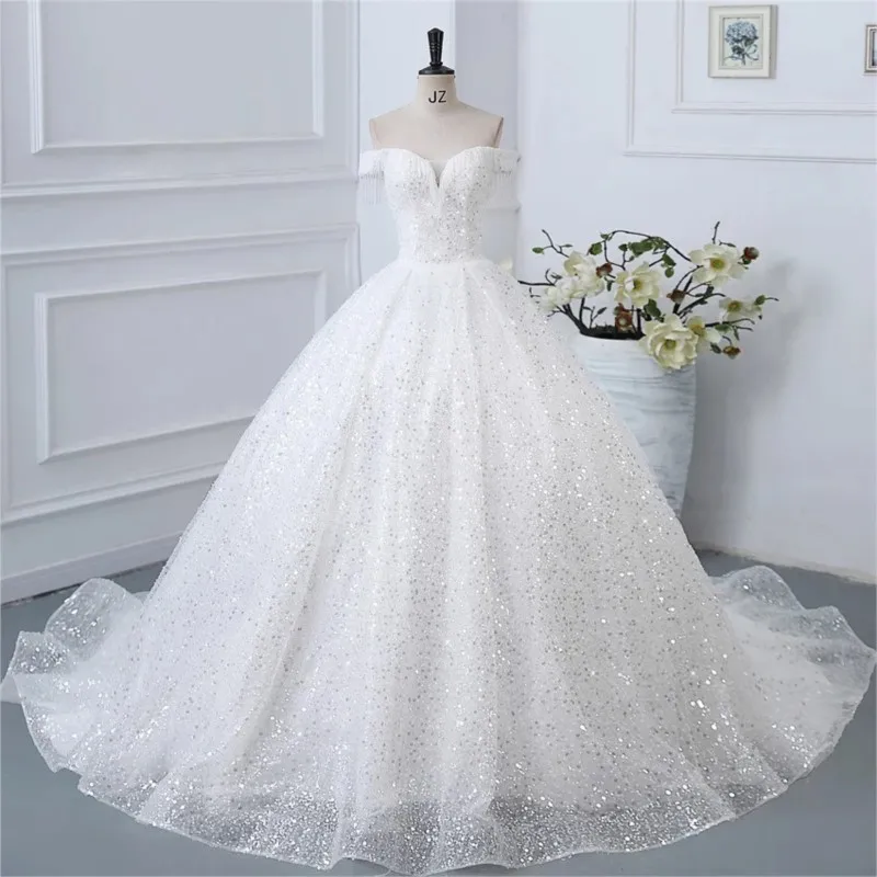 

A new one-shoulder main fabric heavy-duty strapless dress