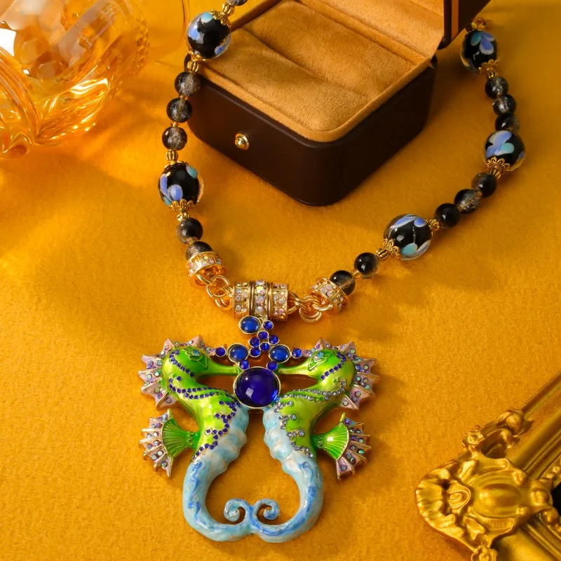 

Middle-aged Vintage Double Seahorse Shape Magnetic Pendant Light Luxury High-end Niche Design Handmade Enamel Necklace for Women