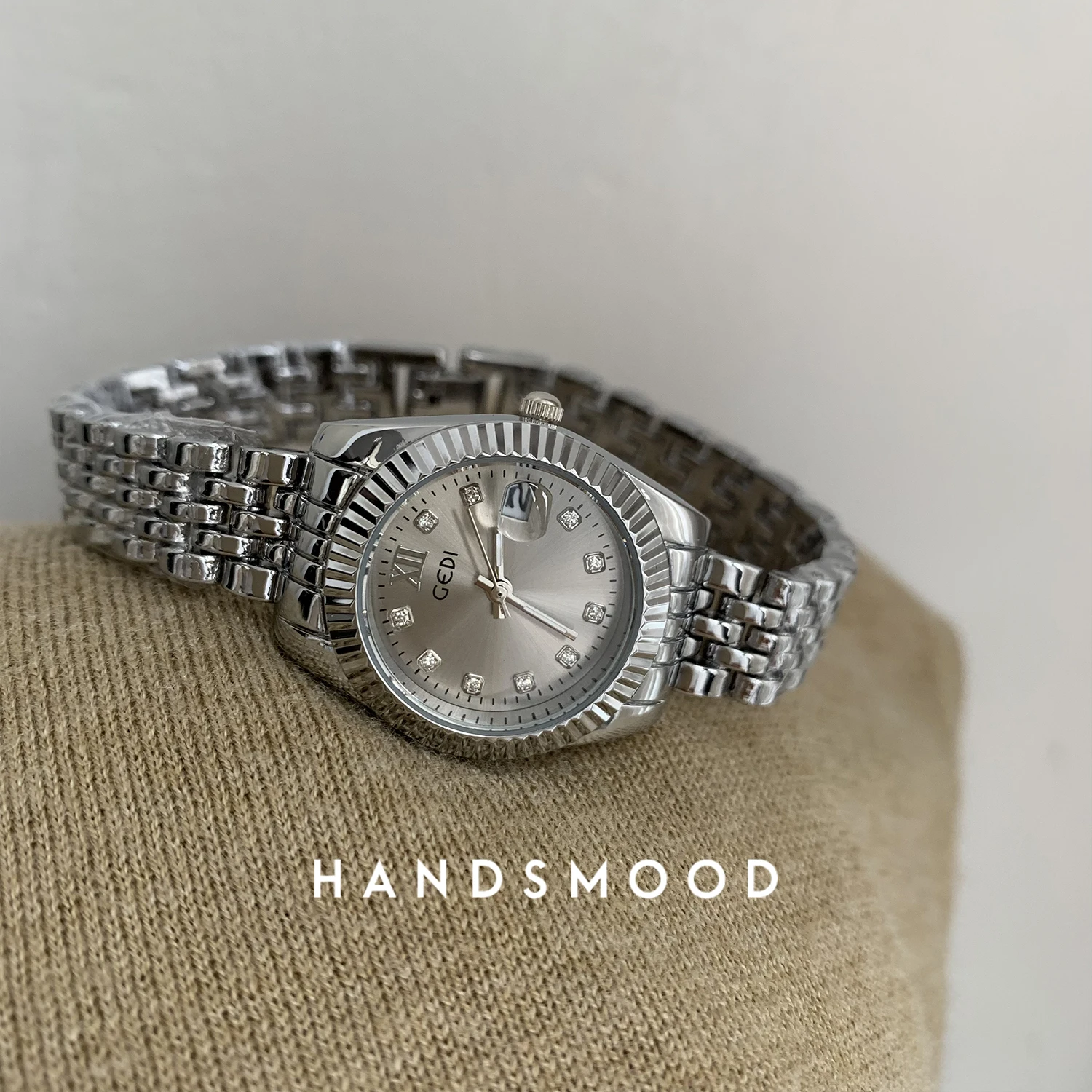 Light luxury fashion high-end silver-gray ladies calendar watch niche fashion atmosphere watch business simple watch gift