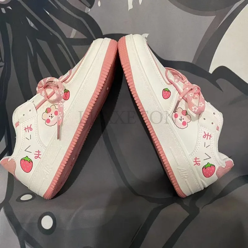 Thick Soled Round Toe Low Cut Strawberry Bear Printed Skateboard Shoes with Breathable Mesh Cute and Comfortable Sports Shoes