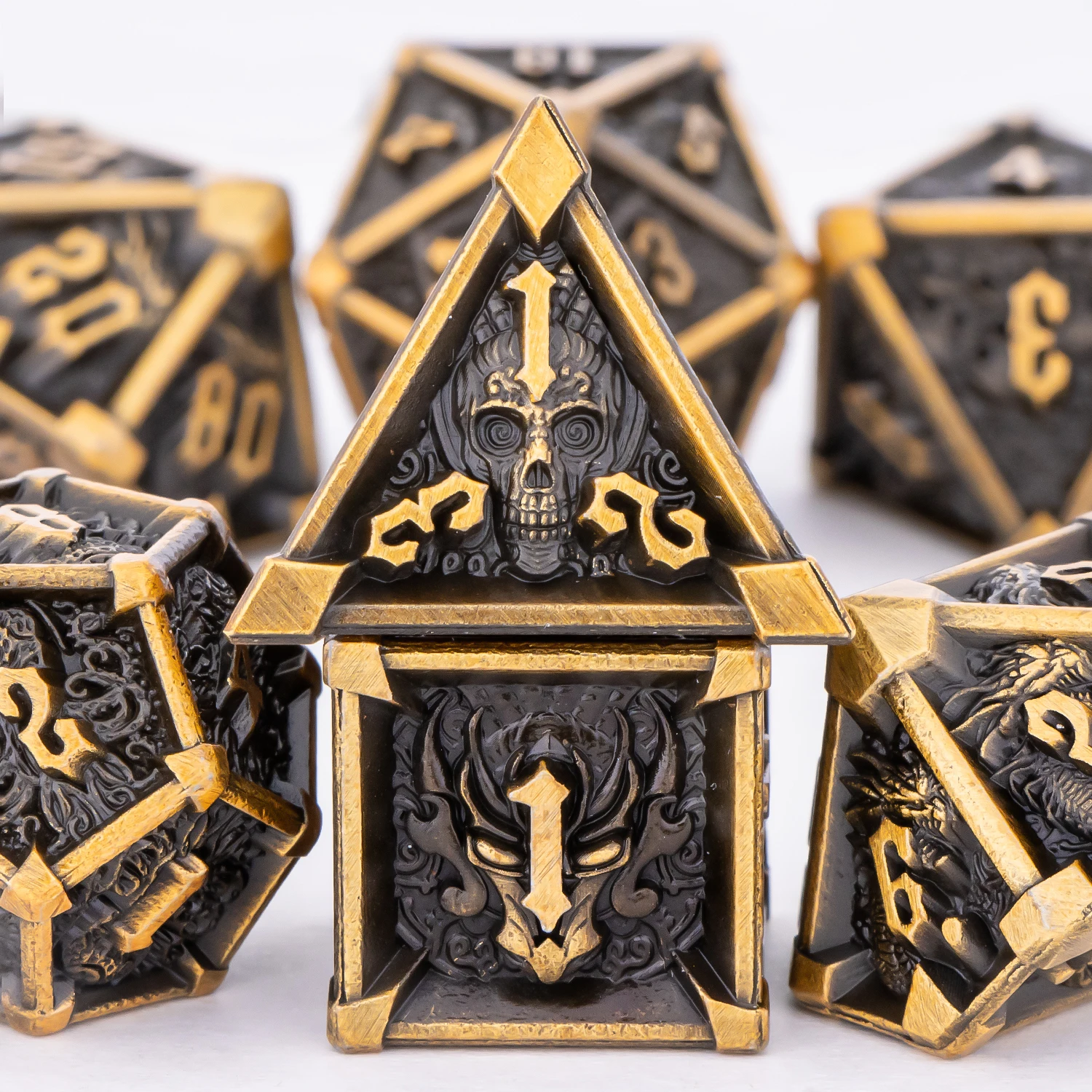 Zestaw metalowych kości DnD Skull&Dragon, metalowe kostki z ostrymi krawędziami do drażni i smoków, kości wielościenne do gier stołowych, kości metalowe Dnd