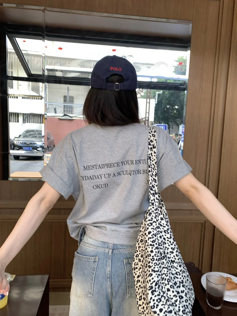 

Женская футболка Kumikumi Lazy Style с буквенным принтом, круглым вырезом и короткими рукавами, летняя универсальная свободная повседневная модель, визуально стройнящая фигуру