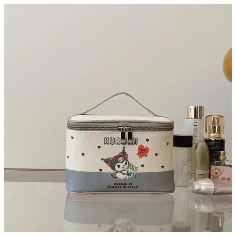 حقيبة مستحضرات التجميل الكرتون لطيف صندوق ماكياج محمول سعة كبيرة حقيبة مستحضرات تجميل جديد نصف دائرة حقيبة المرحاض Kawaii أنيمي الشكل