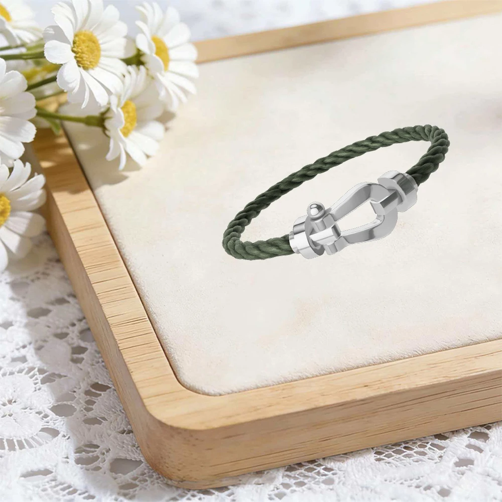 

2026 High-Quality Classic Hoof-shaped Bracelet Large Size (25mm) Without Diamond