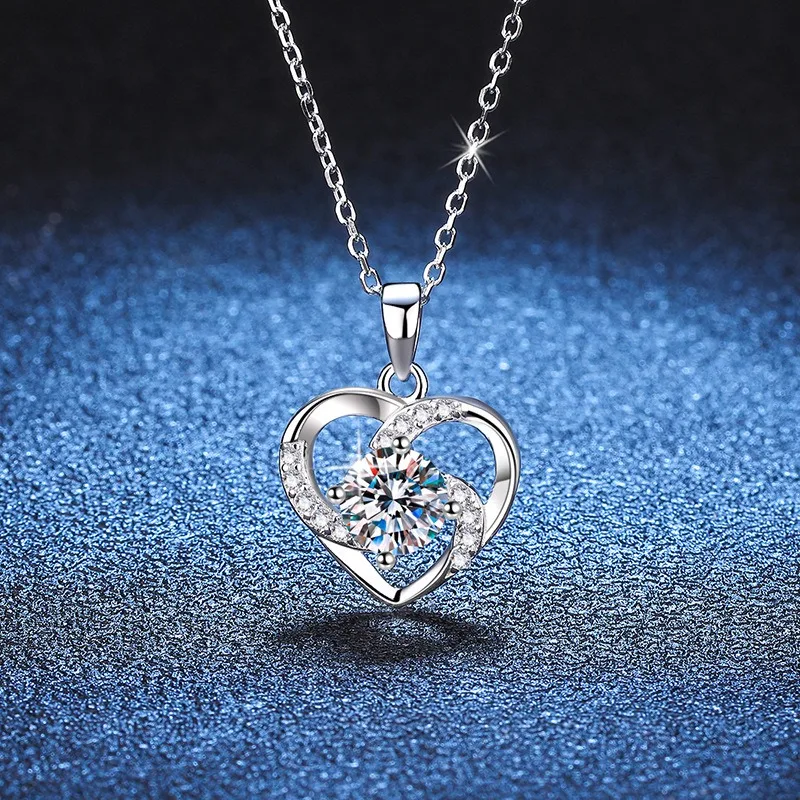 

S925 Sterling Silver Eternal Heart Pendant Necklace Moissanite Collarbone Chain Valentine Gift for Women Romantic Jewelry