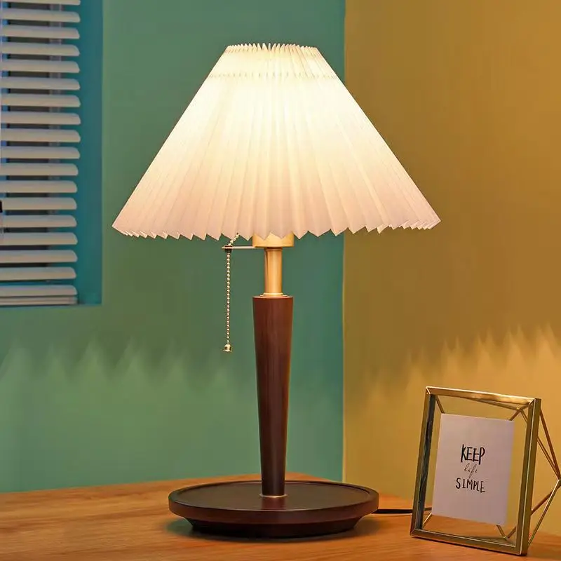 Vintage Pleated Table Lamp French Wooden Bedroom Bedside Light INS Nordic Pull Switch Retro Reading Lights Study Living Room