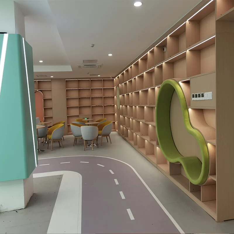 خزانة كتب شبكية للقراءة متعددة الطبقات على شكل خاص من الأرض إلى السقف مع شريط إضاءة وغرفة قراءة خشبية كبيرة للأطفال #3