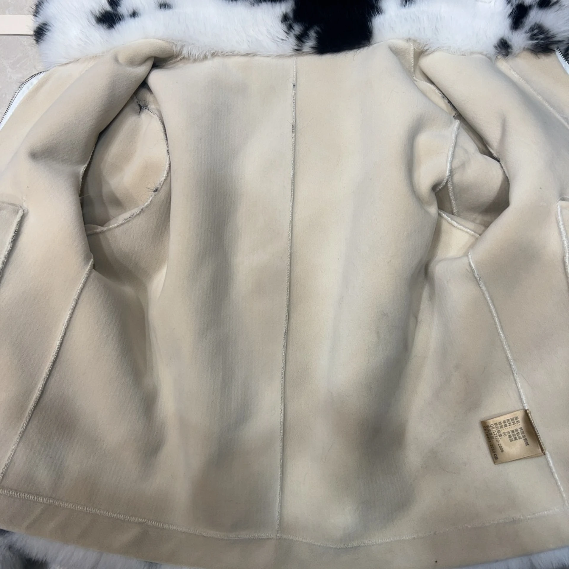 Giacca corta in pelliccia di volpe sintetica con cerniera Cappotto in peluche con stampa animalier con risvolto Giacche soffici da donna allentate alla moda Cappotto peloso invernale con cerniera