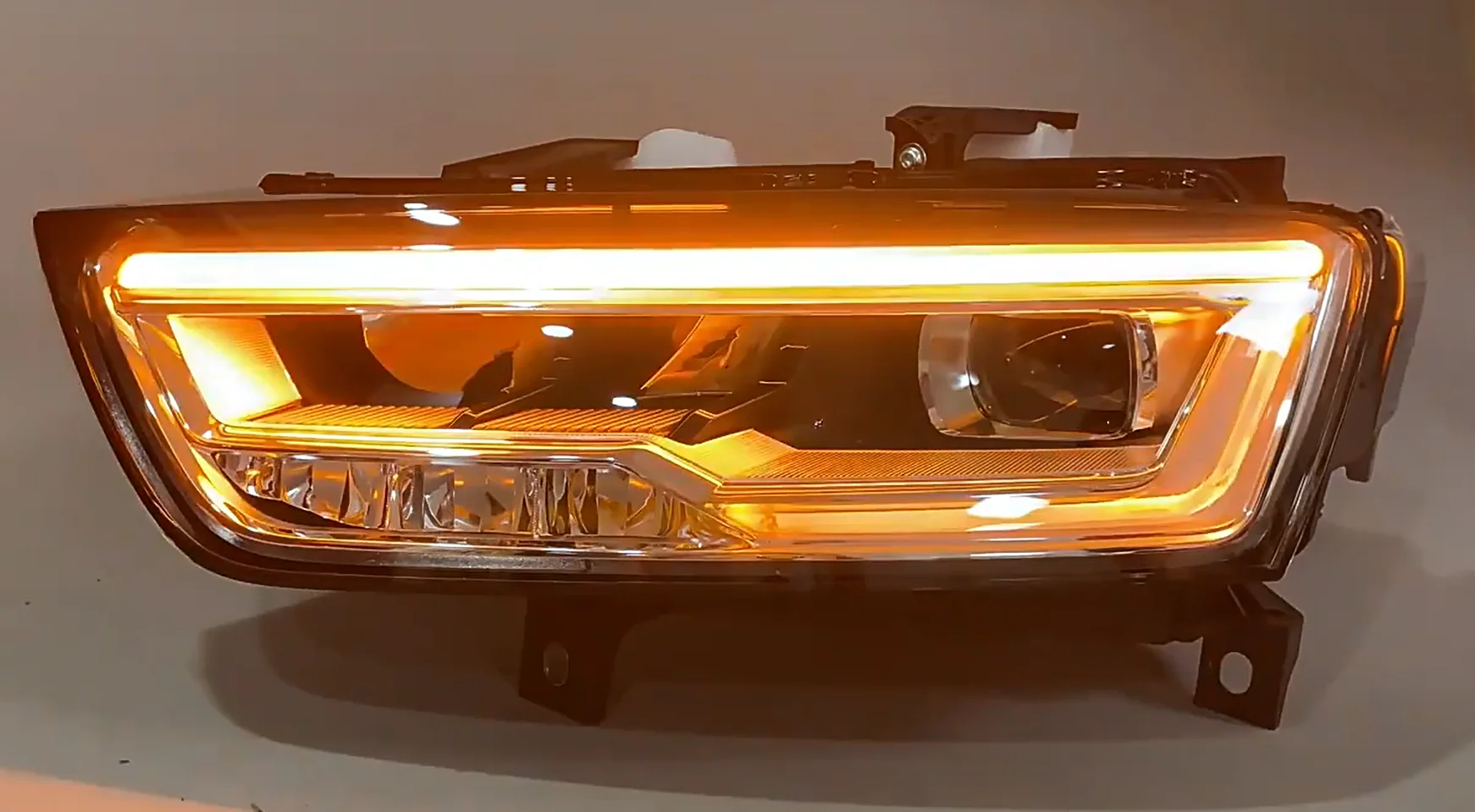 Clrak AutomobileAuto аксессуары, оригинальные автомобильные фары высокого качества, подходящие для передних фар Q3, матричные светодиодные фары