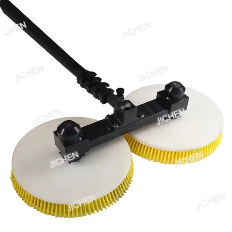 

CJccCJcc versandte Artikel Ручная очистка солнечных панелей с двойной головкой для очистки электрических фотоэлектрических панелей