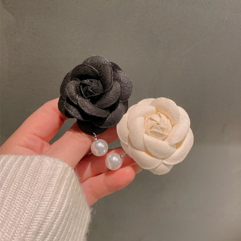 Korean Fabric Camellia Flower Brooches for Women Lapel Pins Cloth Art Pearl Corsage Coat Suit Collar Badge Fashion Jewelry Gifts