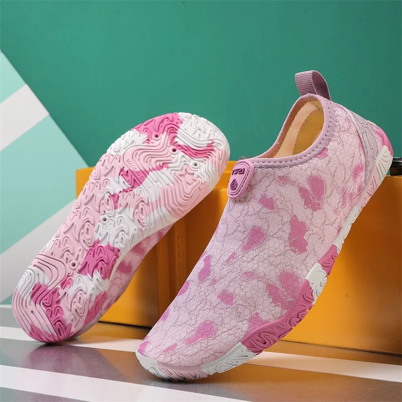 

Couple Barefoot Beach Shoes 2025 New Summer Casual Breathable Lightweight Quick Dry River Sea Aqua Sneakers Soft Beach Zapatos