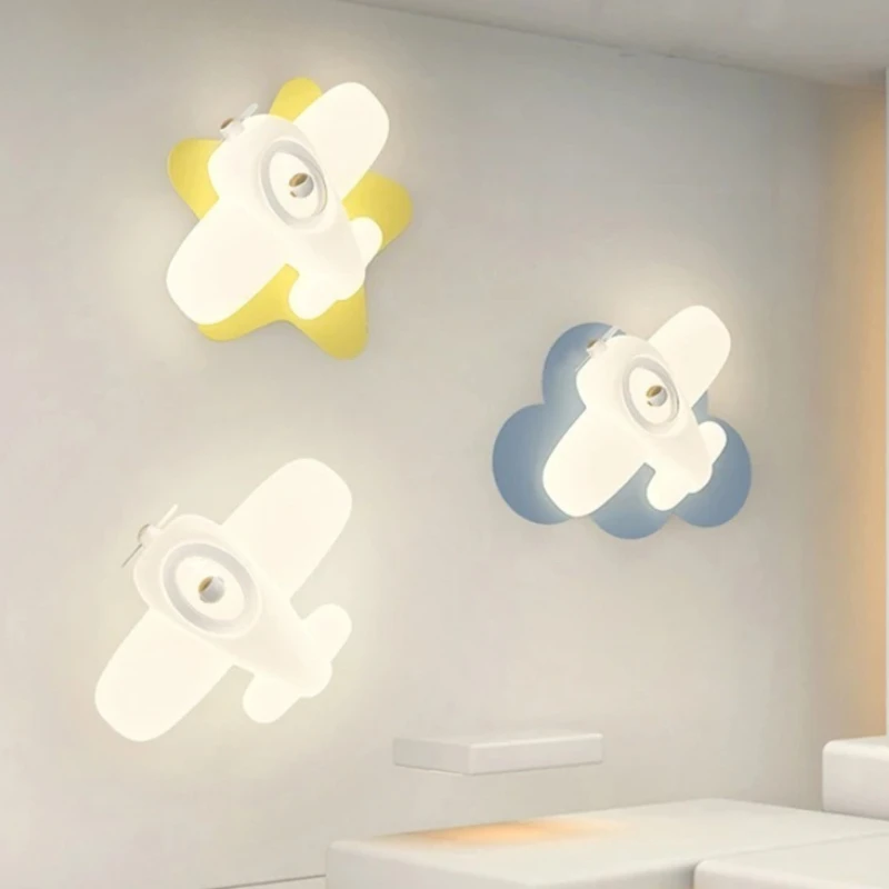 

Современные милые мультяшные стильные настенные светильники в виде самолетов, светодиодные лампы для детской спальни, украшение для дома, люстра