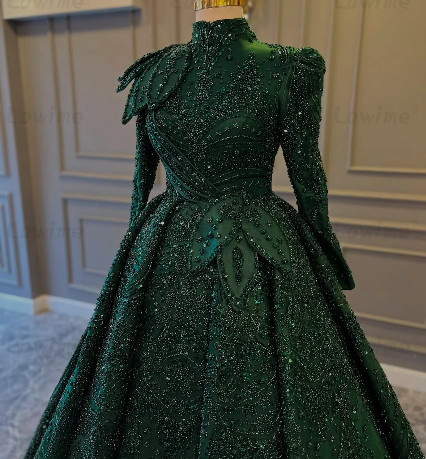 

Vintage Green Muslim Arabic Dubai Evening Dresses Long Sleeve Heavy Beads Formal Party Dress Gowns Customized 3D Leaf Prom Dress