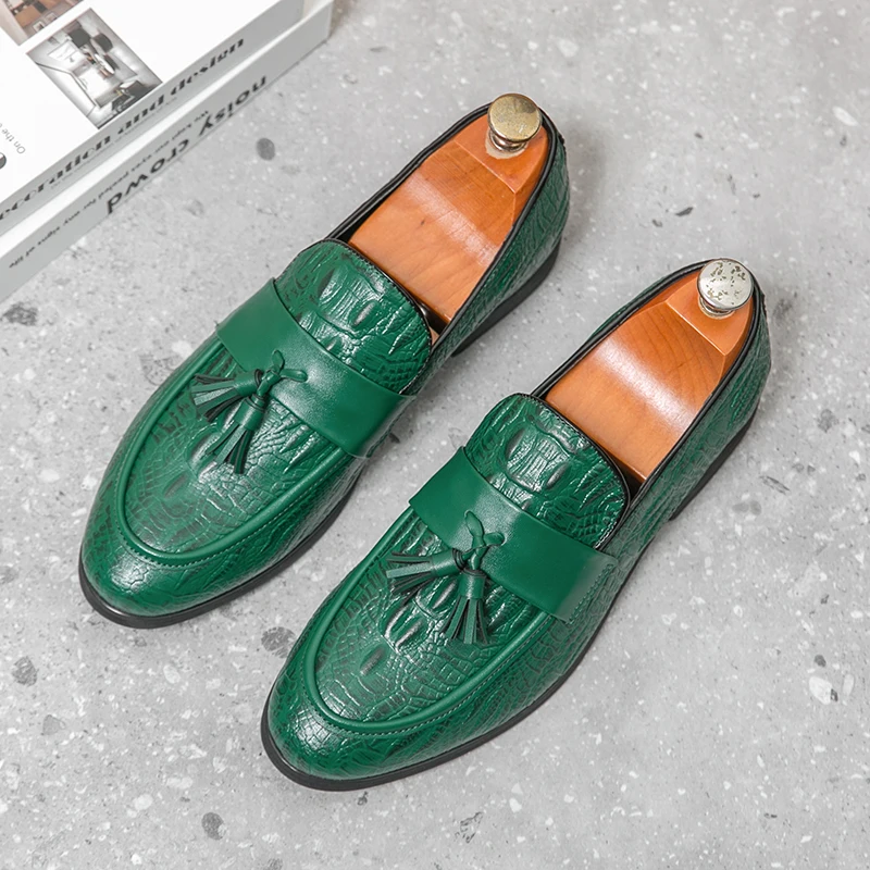 

HKDQ Элегантные мужские модельные туфли Классические дизайнерские лоферы с кисточками Зеленые мужские деловые туфли с острым носком Деловая повседневная офисная обувь