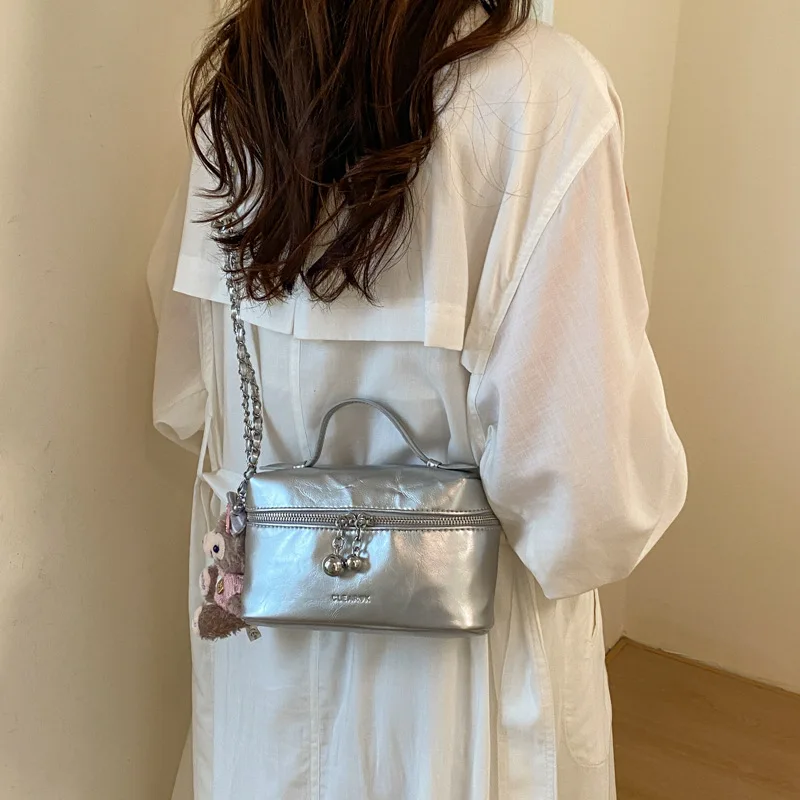 

2026 New Fashion Shoulder Bag Premium Handbag Oil Wax Leather Underarm Bag Crossbody Bag Small Square Bag