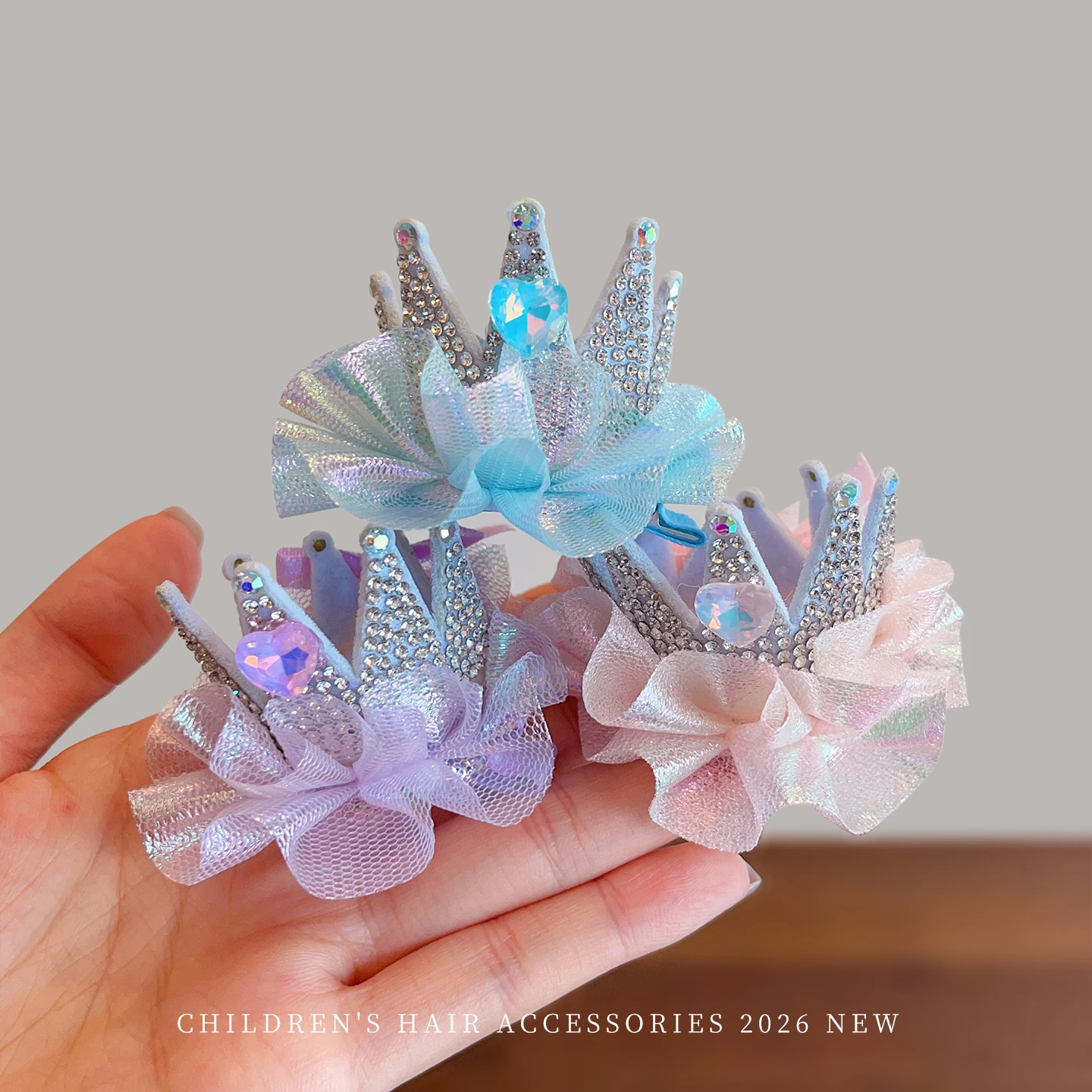 2026 Neue Strass-Prinzessinnen-Kronen-Haarspangen mit schillernder Tüllschleife, schonende Haarclips für Baby-Mädchen und Kleinkinder zur Geburtstagsfeier – Detail 2