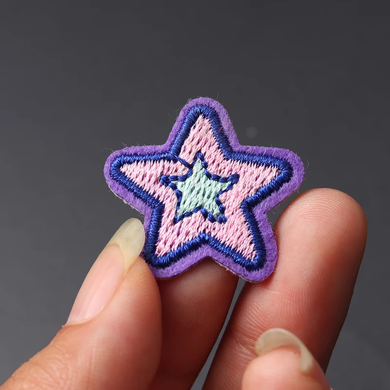 Cinco Pontas Estrela Bordados Patches, Tamanho 2.8x2.8cm, Saco, Jaqueta, Jeans, Desenhos Animados, Ferro On Parch para Roupas, Adesivo de Cola Pequena