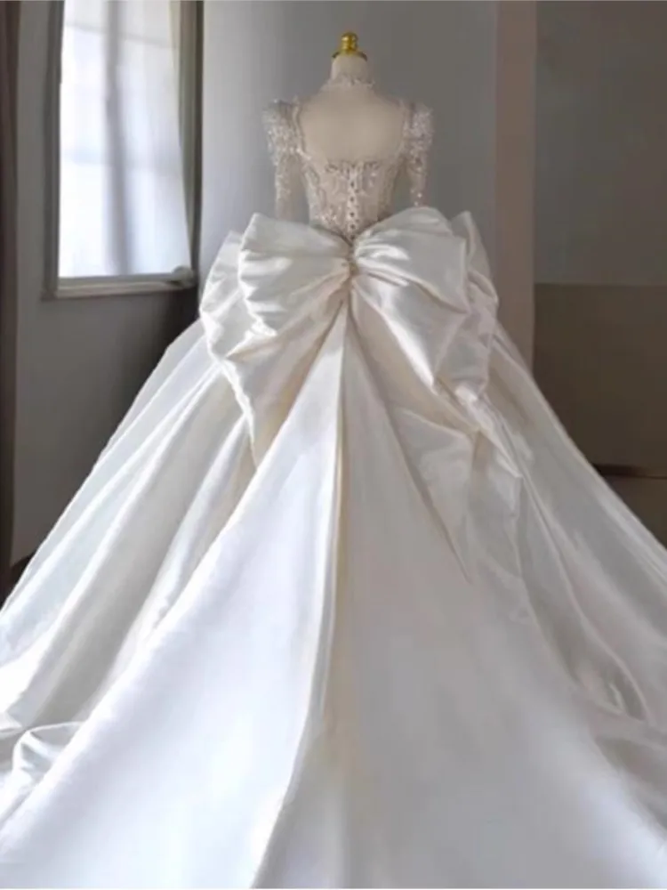 新しいサテン生地の頑丈なプラスサイズのトレーンドレス