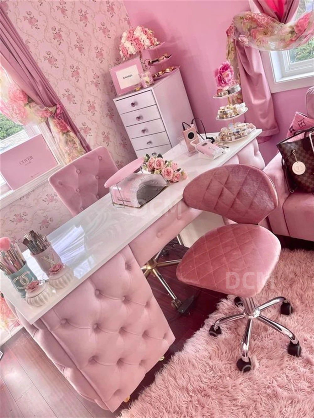 Nail Technician Tables Nail Salon Equipment and Furniture Pink Luxury Manicure Table Desk for Gel Nails