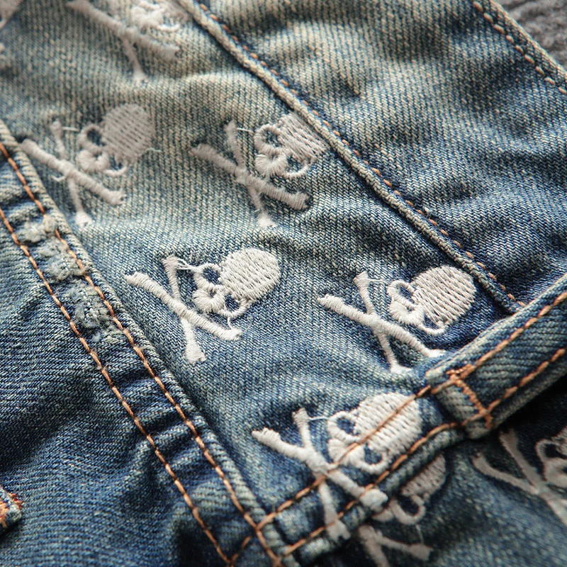 Pantalones vaqueros Vintage para Hombre, Jeans rasgados con parches de alta calidad, diseño bordado de Calavera, azul Retro, a la moda