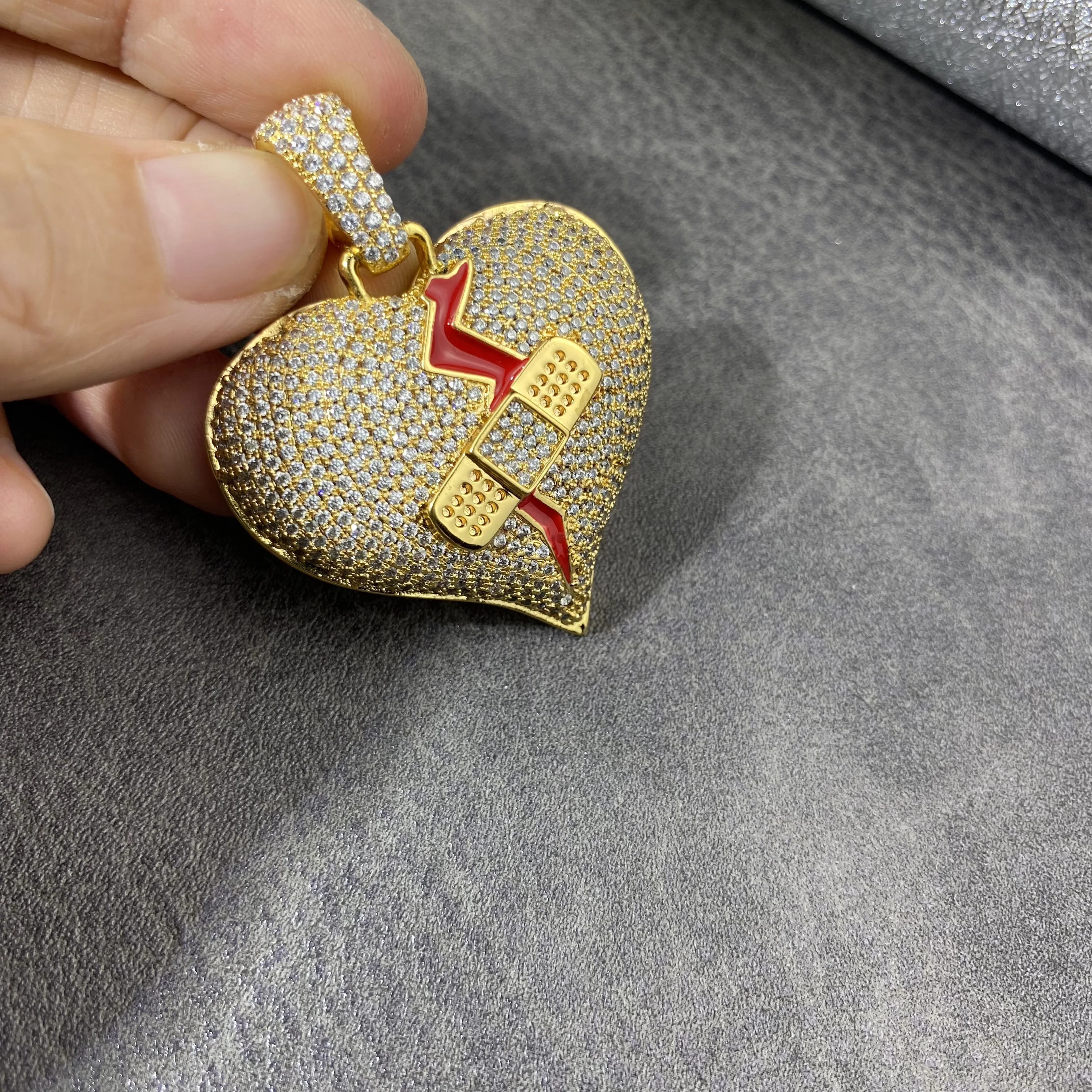 Trendy Hip Hop Jewelry Band-aid Broken Heart Love Pendant Men Micro Pave Cubic Zirconia Pendants Necklaces Women