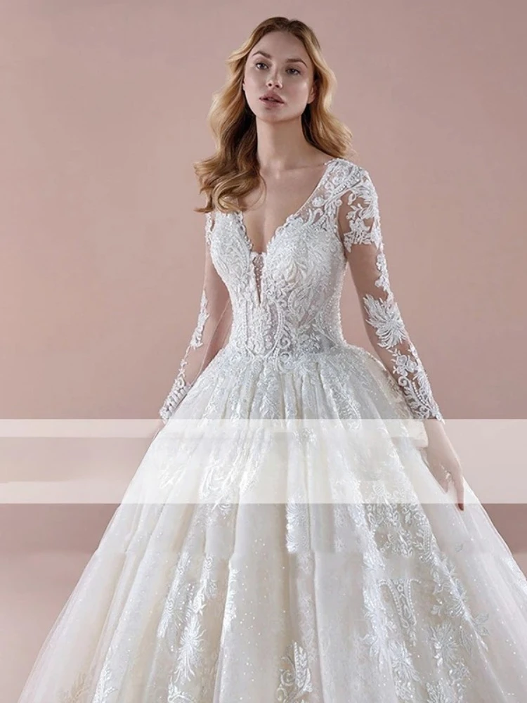 Customized Exquisite A-Line Sweetheart V-Neck Wedding Dresses Lace Appliques Tulle Open Back Floor Length Bridal Gowns for 2026
