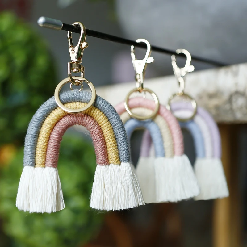 Gantungan kunci tenun pelangi untuk wanita gantungan kunci buatan tangan Boho gantungan kunci tas Macrame jimat hadiah perhiasan gantung mobil