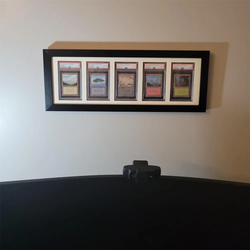 Ramka ekspozycyjna na karty sportowe z drewna, z 3-9 przegródkami, stojak na karty, szafka ochronna.