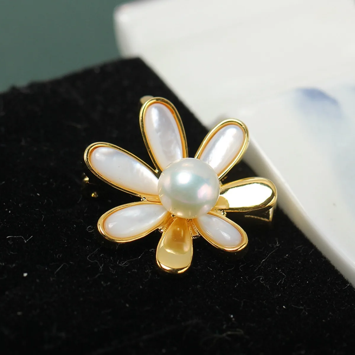 DIY Brooch Blank Brass Gold Plated Daisy, Shell Base, Ladies Pearl Corsage Brooch For Sweater