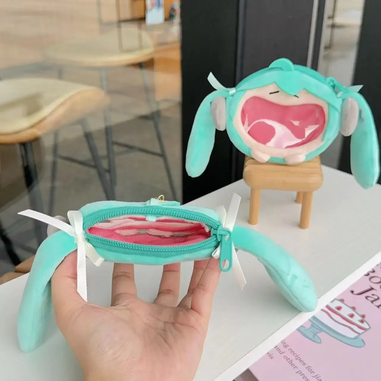 Bandai Anime Hatsune Miku Q Versie Kawaii Figuur Multi Functionele Pluche Mini Tas Hanger Hoofdtelefoon Tas Zak Portemonnee Geschenken