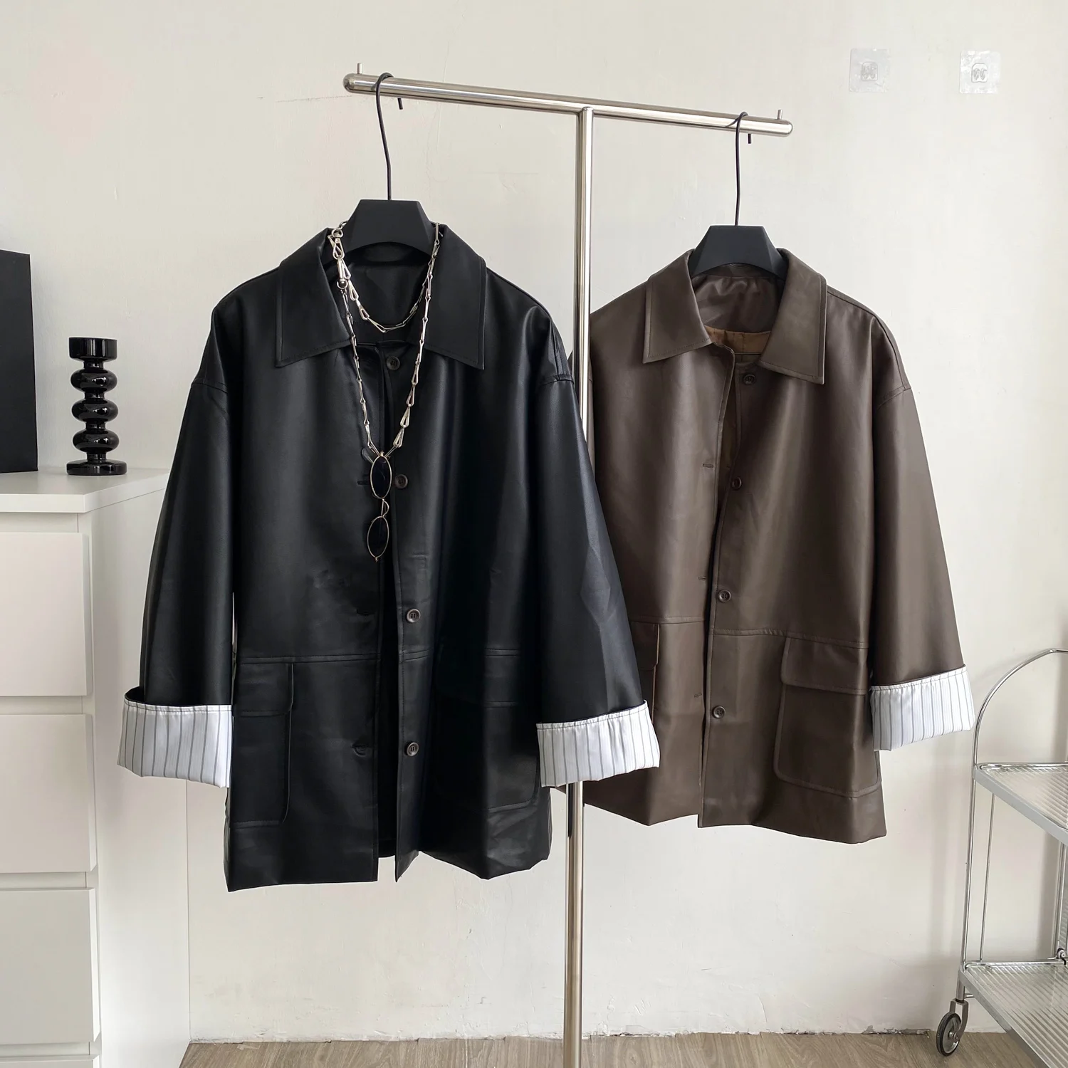 

Clothland женская винтажная куртка из искусственной кожи однобортное свободное пальто с карманами женская верхняя одежда модные топы Mujer CB163