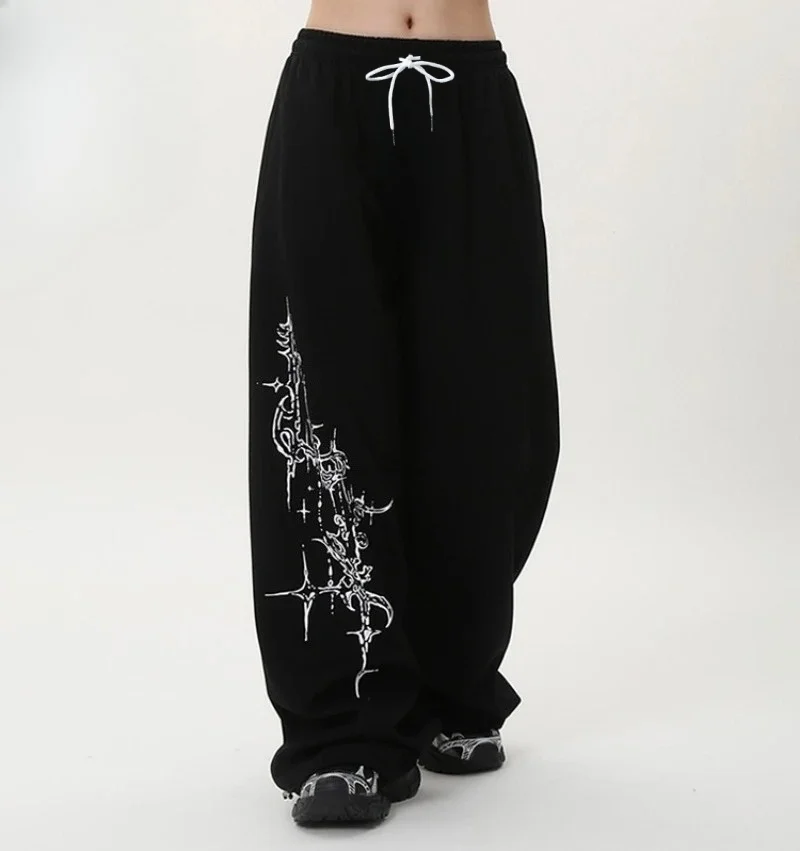 Sommerliche, neue, dunkle Gothic-Hose in Schwarz, locker geschnitten, mit weißem Dornen- und Flammenmuster, lässig, vielseitig, für Damen, Herren und Kinder, amerikanische Oversize-Hose – Detail 8