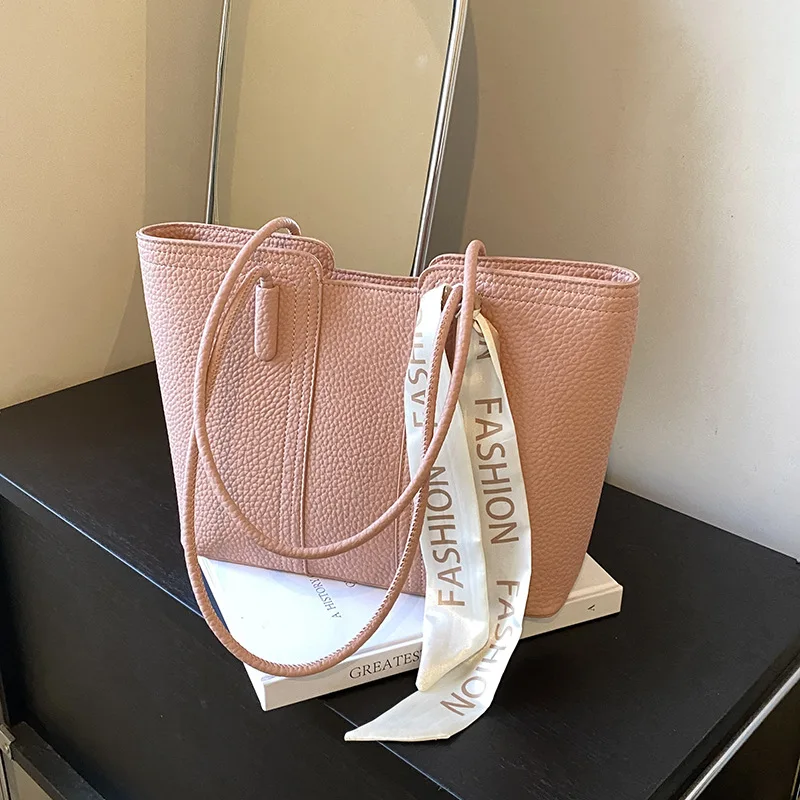 

2025 Winter Spacious Tote Bag, Luxe Shoulder Purse for Women, Versatile Commuter Crossbody, Minimalist Day-to-Night Bag