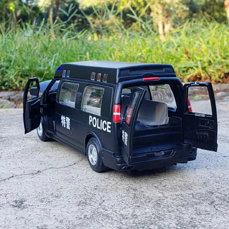 American Large MPV GMC Savana Police Car ShengHui 1:32 Alloy Collection Model Car Simulation Exquisite Diecasts & Toy Vehicles