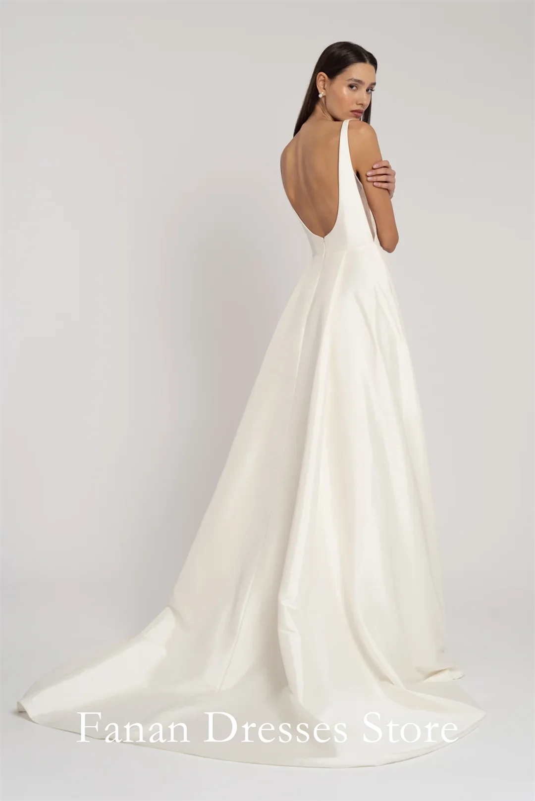Square Neck Sleeveless Backless Ruched A-Line Wedding Dress Side Pocket Ivory Minimalist Maternity Bridal Gown For Photoshoot