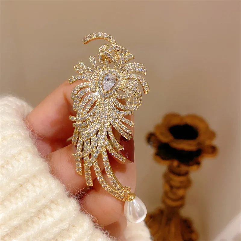 

Feather Brooches For Women Gold Plated White Zirconia Fashion Jewelry Cute Clothes Pin Accessories Party Gift