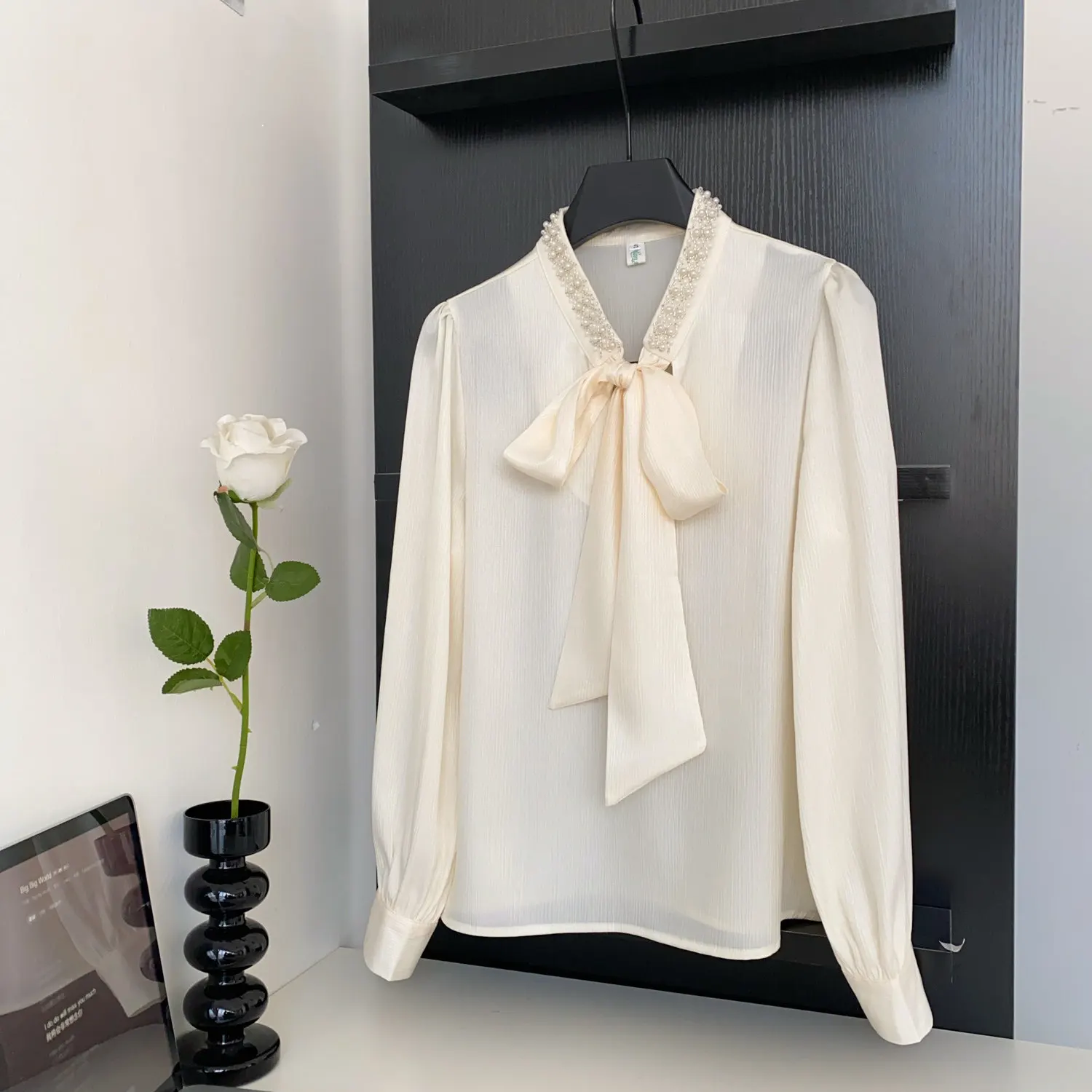 

Женская элегантная блузка Clothland с бантом, белая рубашка с длинными рукавами и бисером, модные повседневные топы для женщин, Blusa LB404