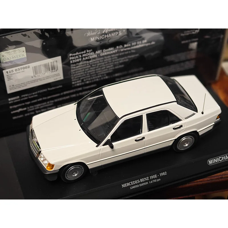 1/18 Scale 190E (W201) 1984 Alloy Car Model Collection Ornaments