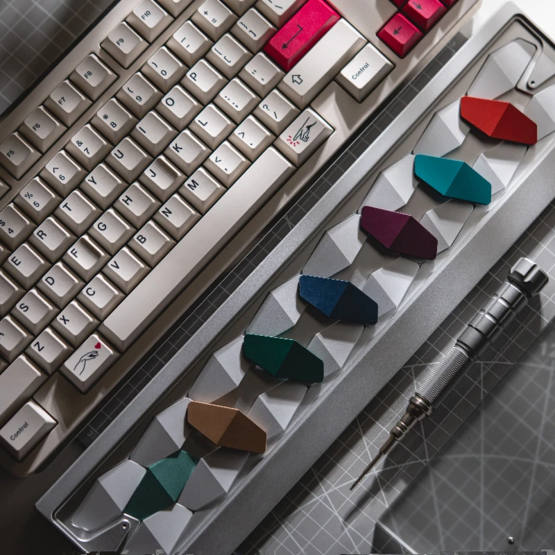 

Подставка для рук LeleLab X Lynn Studio на заказ, эргономика 65% 8 ° Наклонная подставка для рук из алюминиевого сплава для подставки для запястий клавиатуры с магнитной шкалой