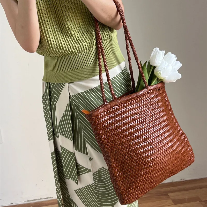 Japanese top layer cowhide hand woven shoulder bag  retro leather woven bucket bag Single shoulder vegetable basket bag female