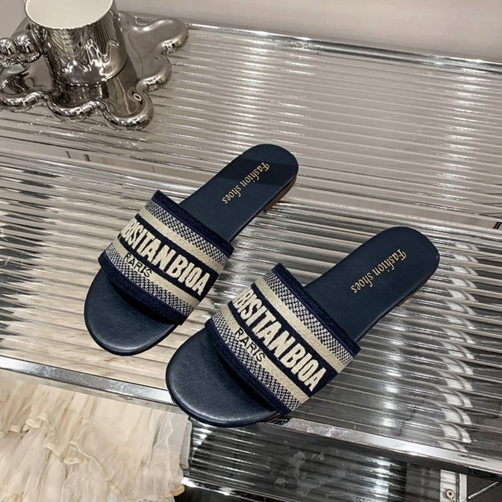 Damen-Mode-Flachpantoffeln, Sommer-Neuheit, runde Zehenpartie, offene Zehen, Buchstabenstickerei, weiche Sohle, rutschfeste Sandalen, Damen-Hausschuhe – Detail 25