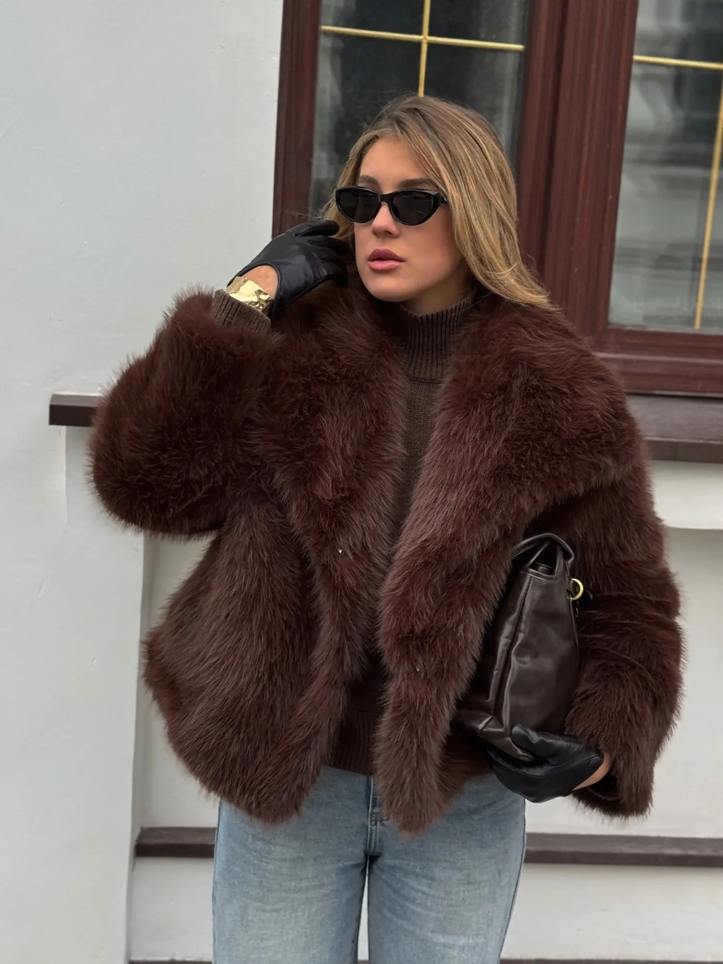 Retro Brown Thick Imitation Fur Coat for Women Big Collar Fashionable & Environmentally Friendly Alternative to Real Fox Fur