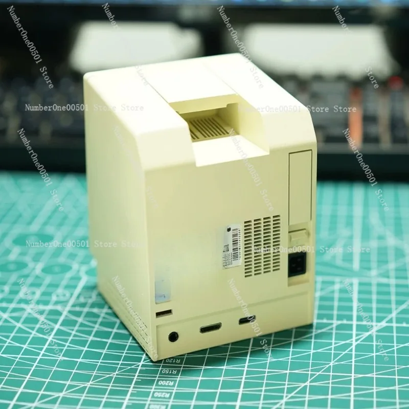 

Ретро-реплика Macintosh: компактный компьютер-монитор для вторичного использования