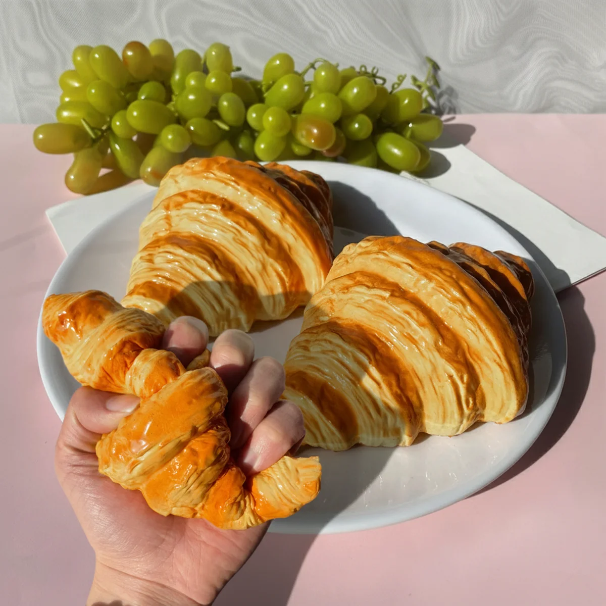 1Pc Artificial Croissant Fake Bread Realistic PU Slow Rising Squishy Toy Stress Relief Decompression Kitchen Bakery Decor Props
