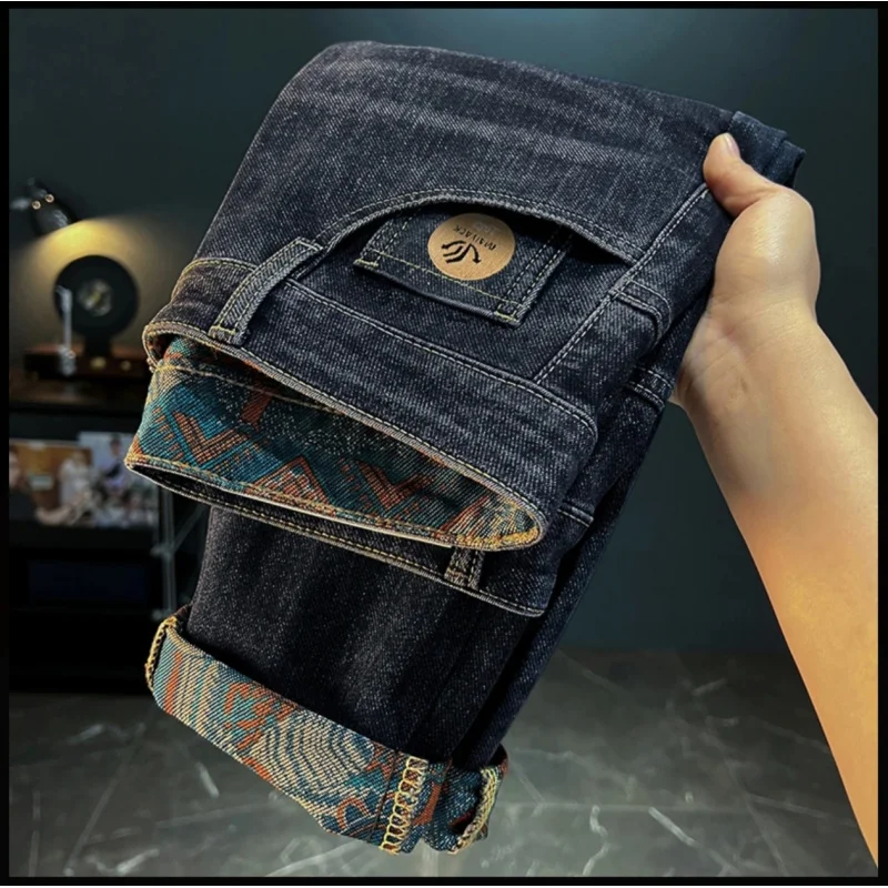جينز بتصميم مطبوع على الطراز العرقي القديم للرجال، ملابس رجالية جديدة لخريف 2026، سراويل غير رسمية بقصة ضيقة