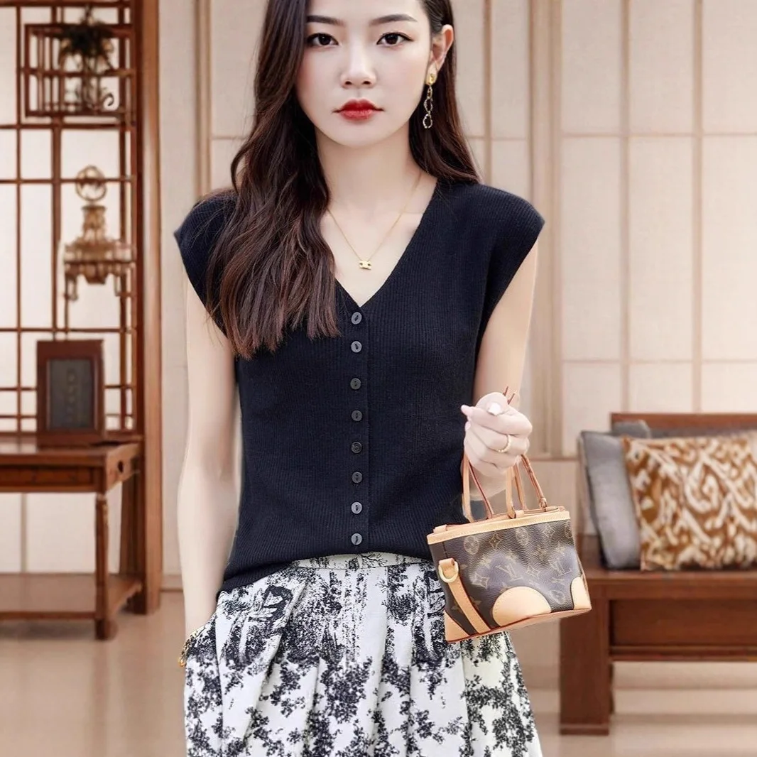Spring And Summer New Slim-Fit Knitted Sleeveless Thin Short Knit Top, Versatile Camisole For Women