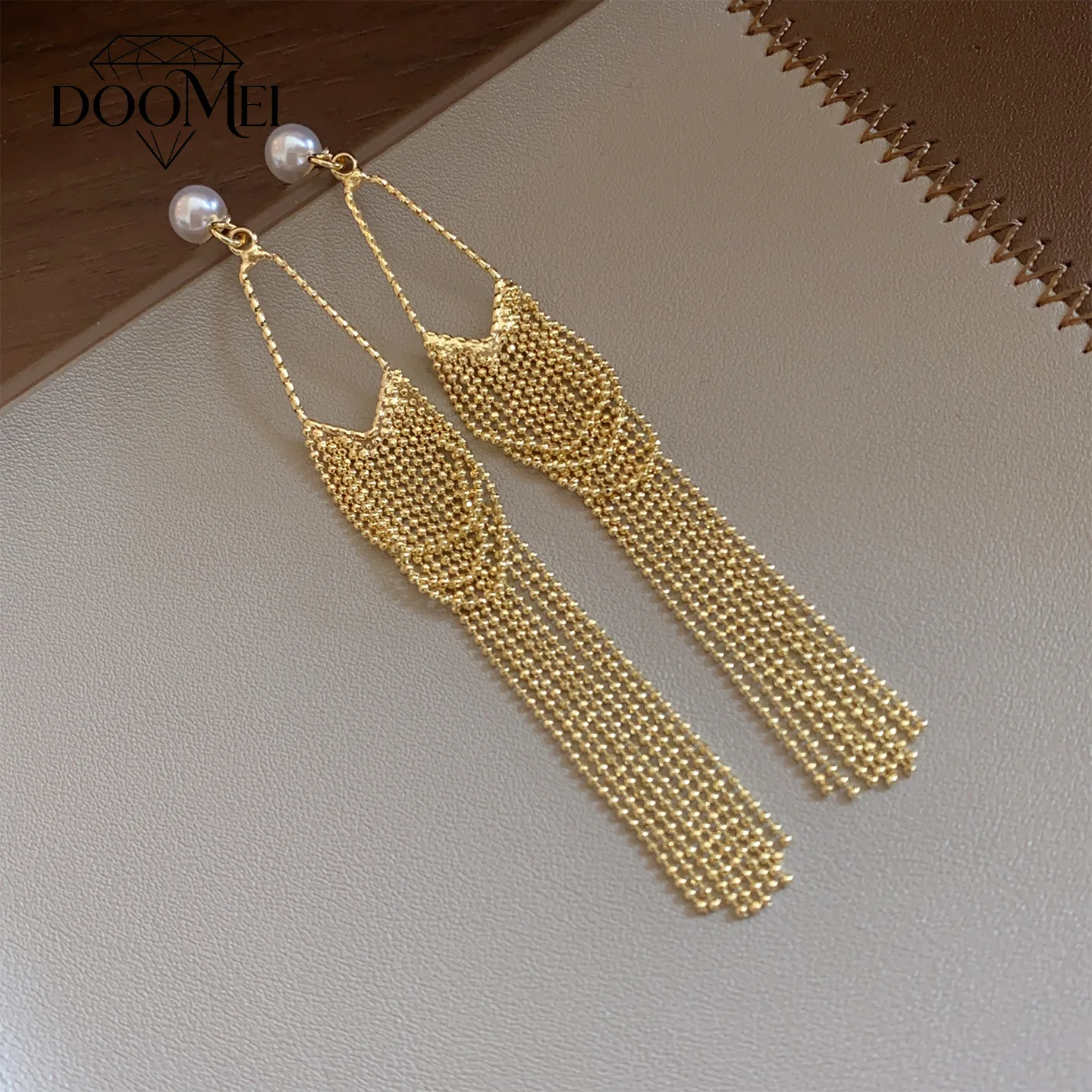 DOO MEI Europe and America Chain Tassel Earrings High-end Faux Pearl Dangle Earrings Women's Banquets Eye-catching Jewelry