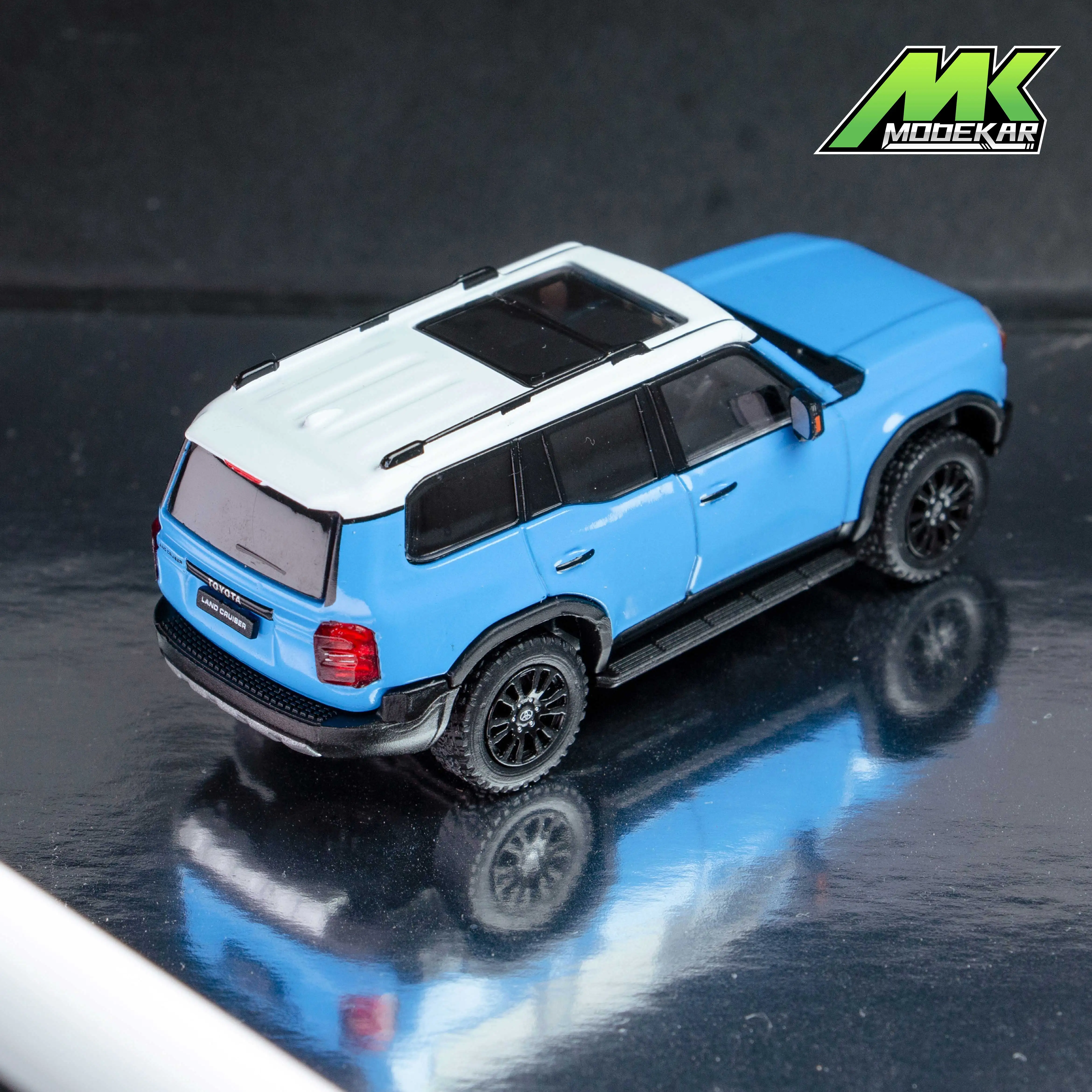 Model 1 1:64 Land Cruiser LC250 LC70 Prado Batou Off-road Alloy Car Model