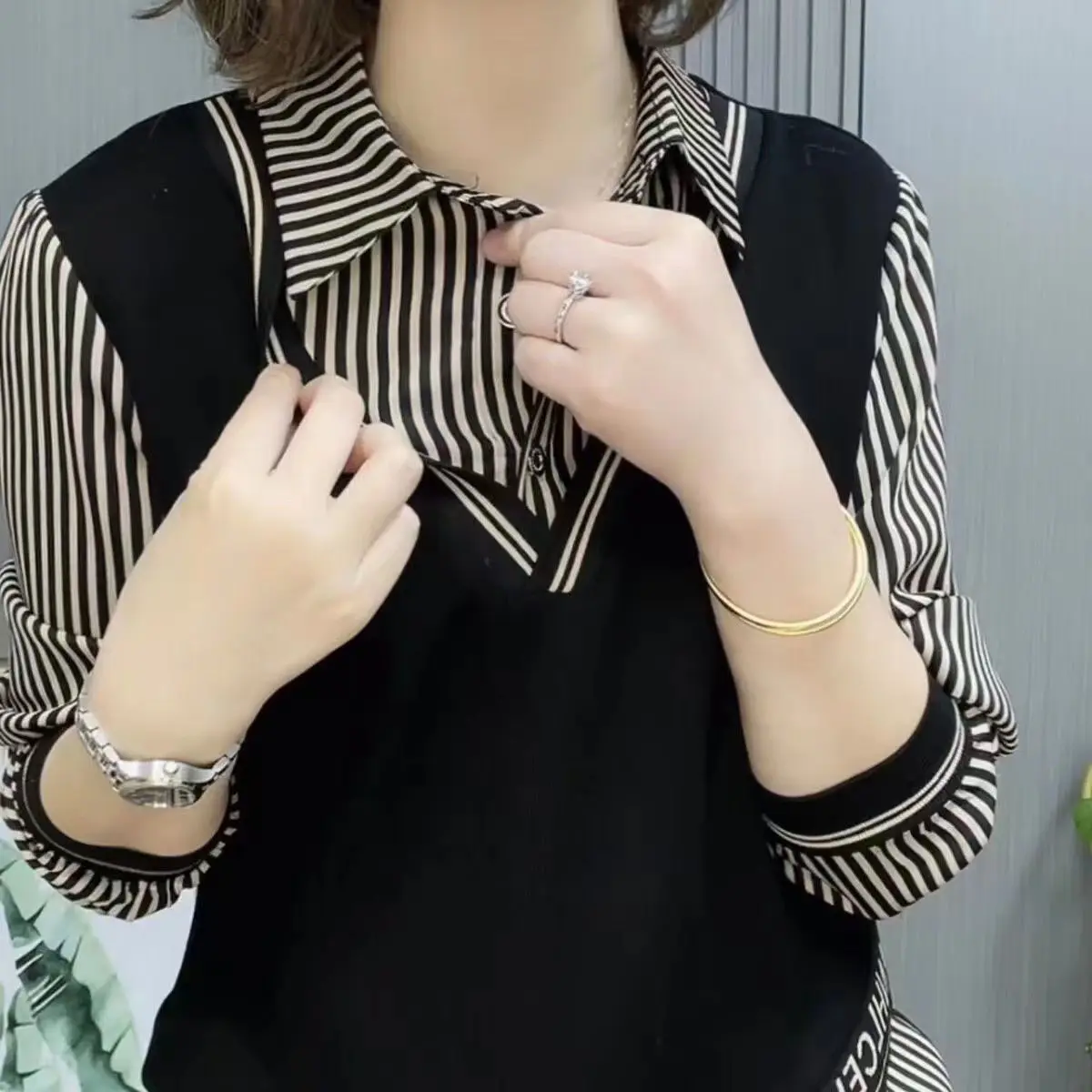 2025 ample maman faux deux pièces chemise haute mode fond polyvalent Chic chemise tempérament nouvelle chemise rayée à manches longues